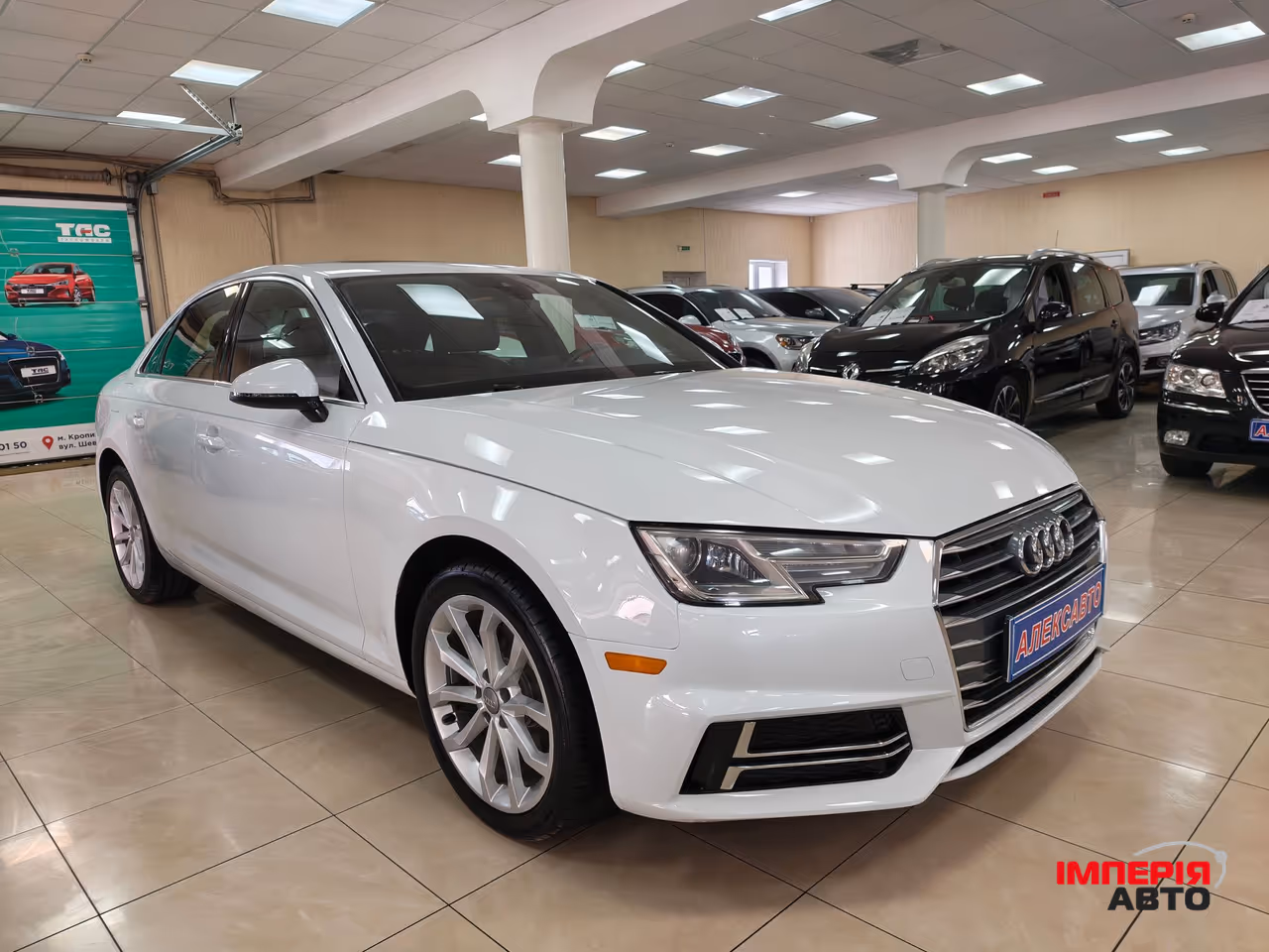 Audi A4 - фото 5