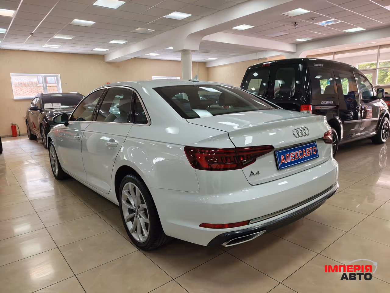 Audi A4 - фото 2