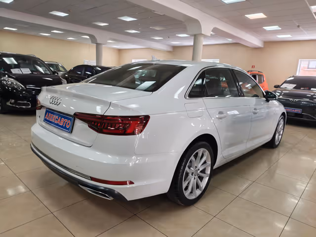 Audi A4 - фото 4