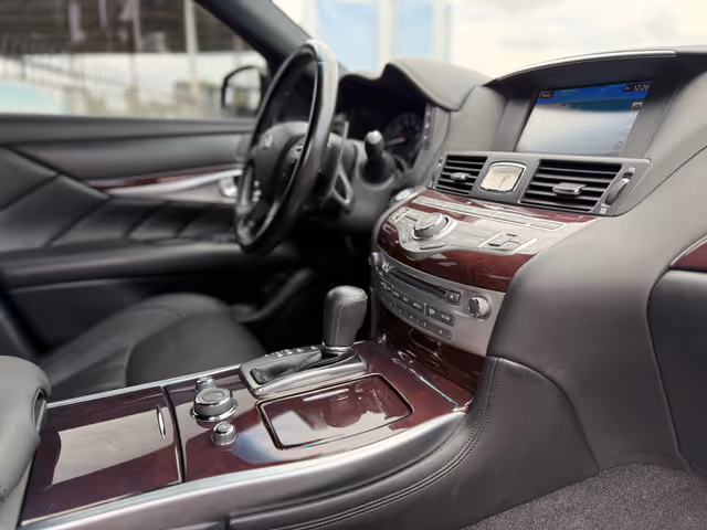 Infiniti Q70 - фото 5