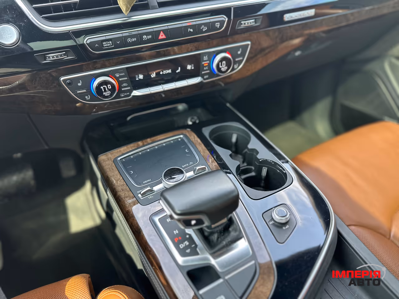 Audi Q7 - фото 17