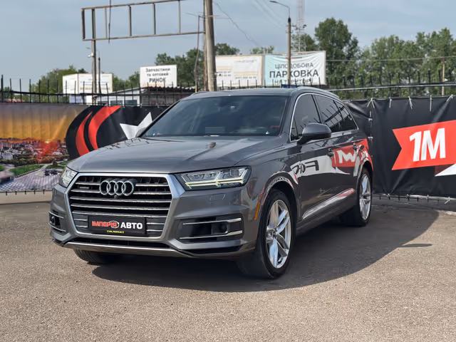Audi Q7 - фото 1