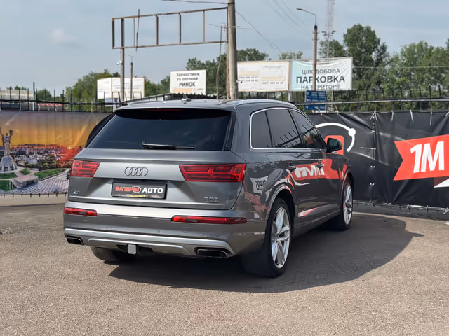 Audi Q7 - фото 4