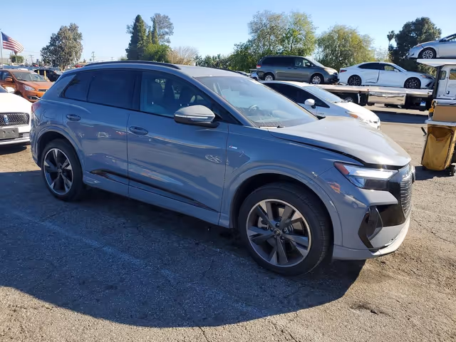 Audi Q4 e-tron - фото 3