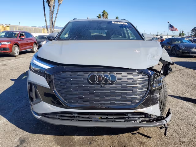 Audi Q4 e-tron - фото 2