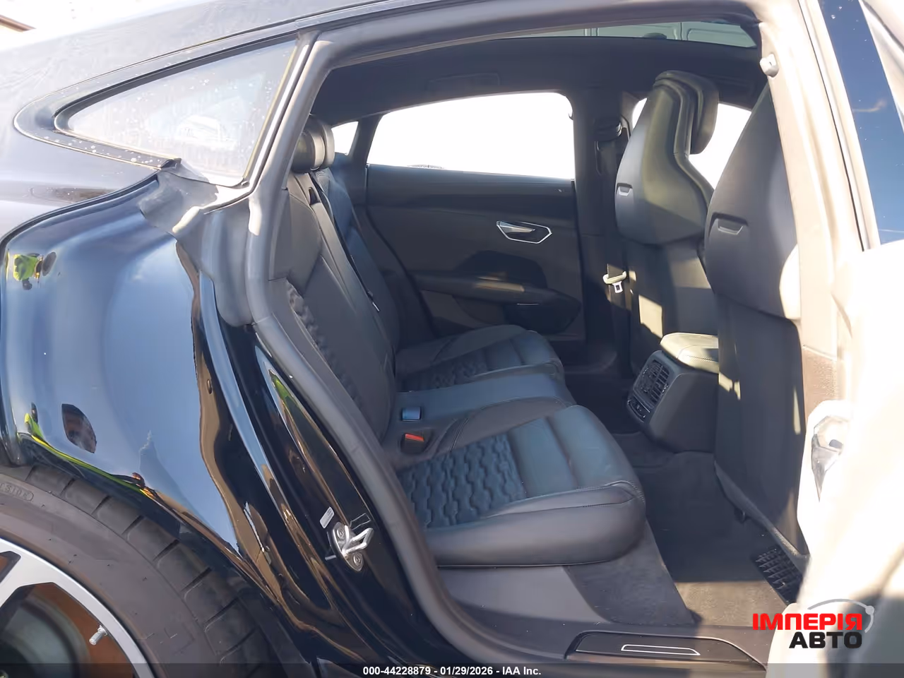 Audi e-tron GT - фото 8