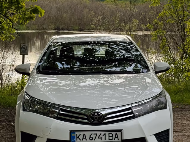 Toyota Corolla - фото 1