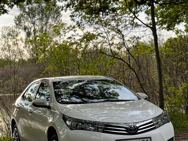 Toyota Corolla - фото 2