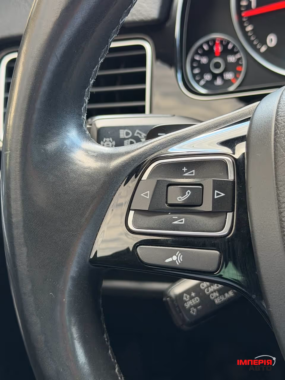 Volkswagen Touareg - фото 14