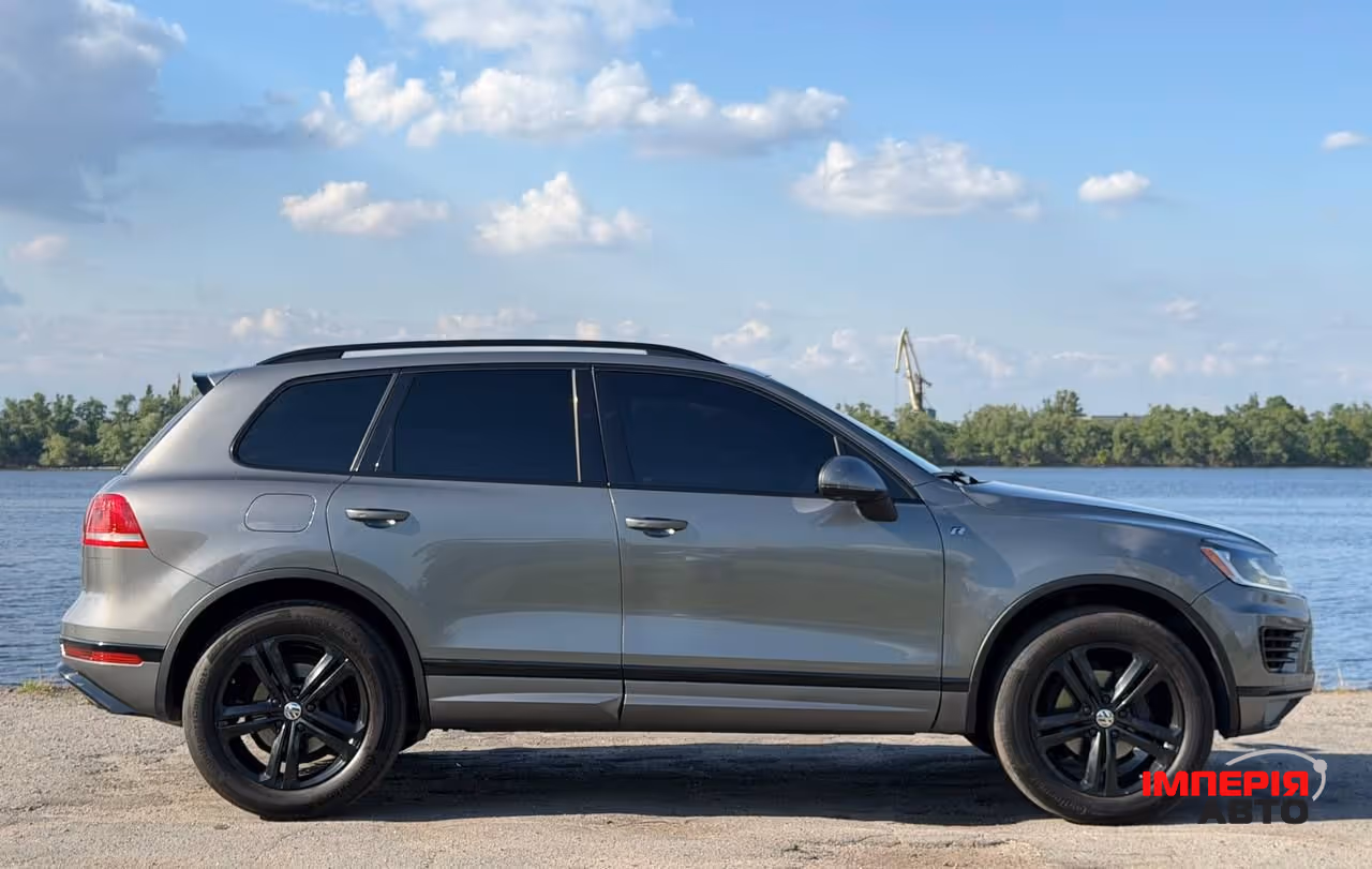 Volkswagen Touareg - фото 7