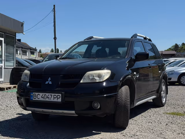 Mitsubishi Outlander - фото 1