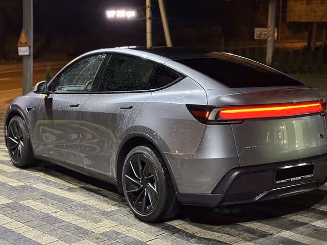 Tesla Model Y - фото 5