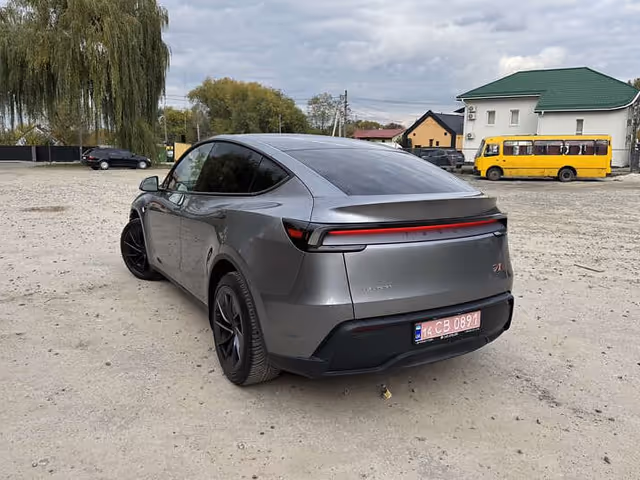 Tesla Model Y - фото 4