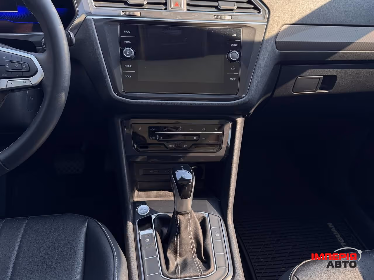 Volkswagen Tiguan - фото 9