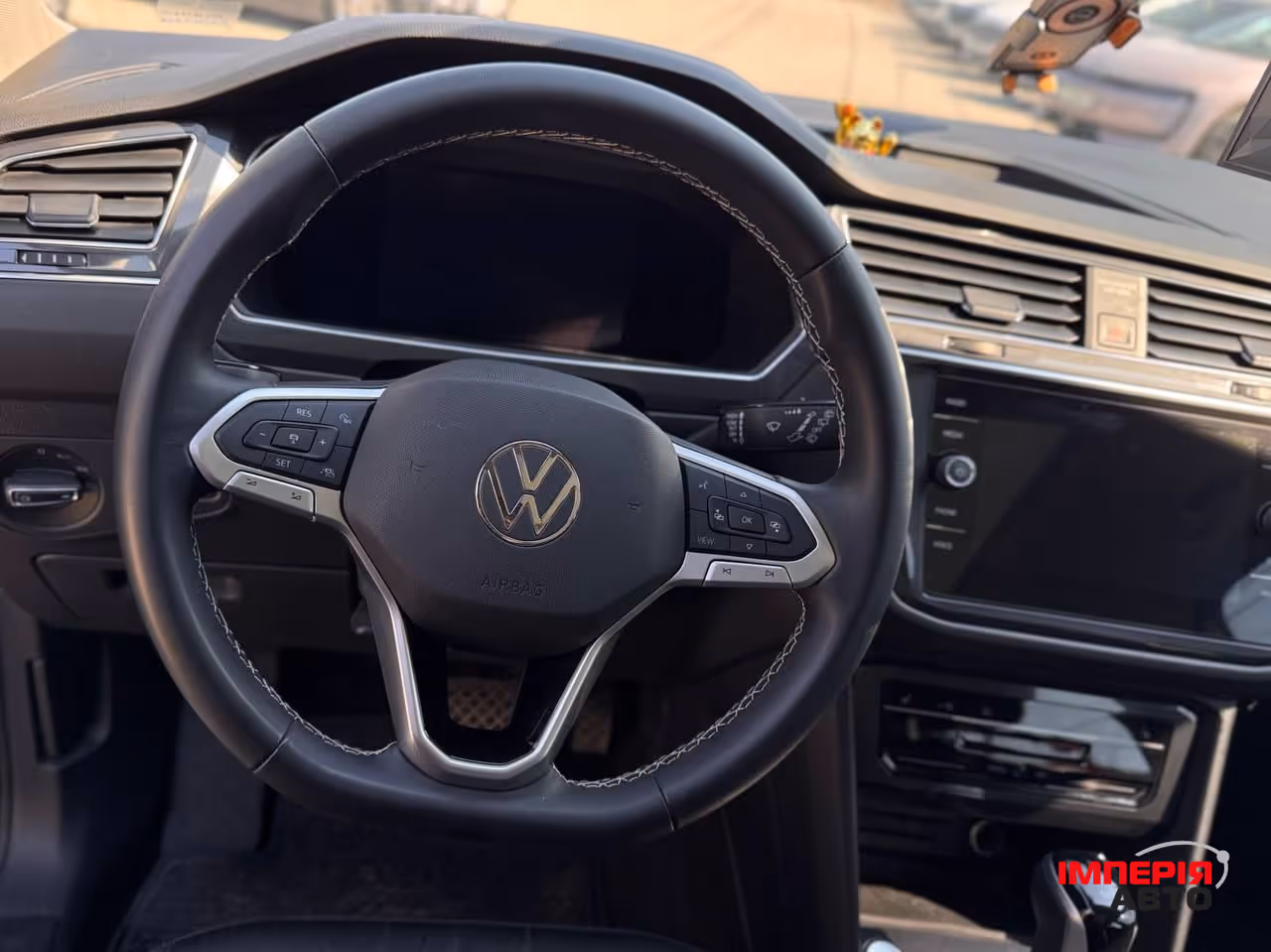 Volkswagen Tiguan - фото 8