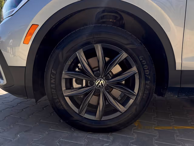 Volkswagen Tiguan - фото 3