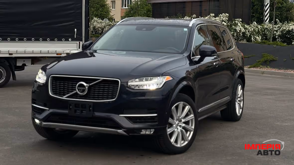 Volvo XC90 - фото 1