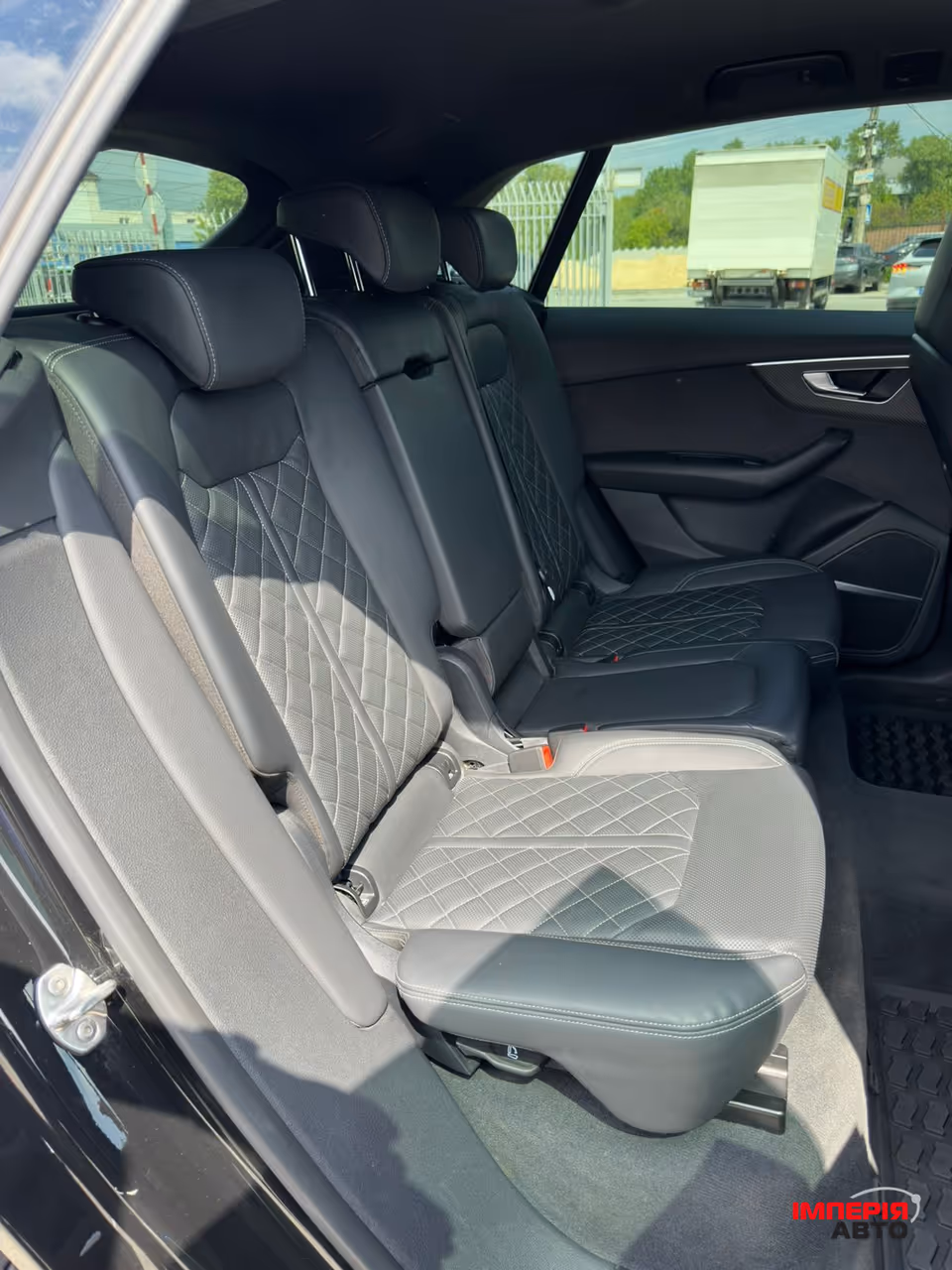 Audi Q8 - фото 12
