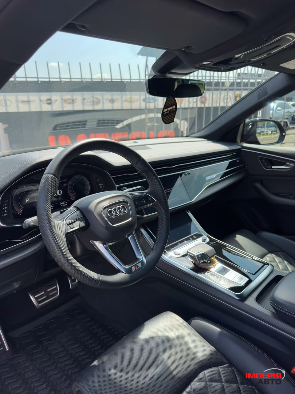 Audi Q8 - фото 6