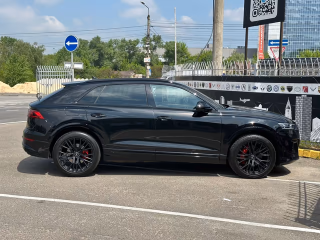 Audi Q8 - фото 5