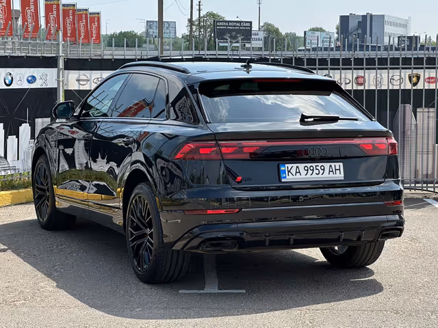 Audi Q8 - фото 4