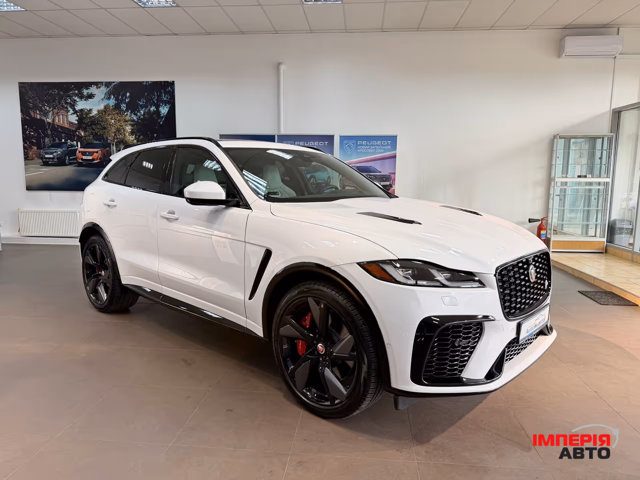 Jaguar F-Pace - фото 10