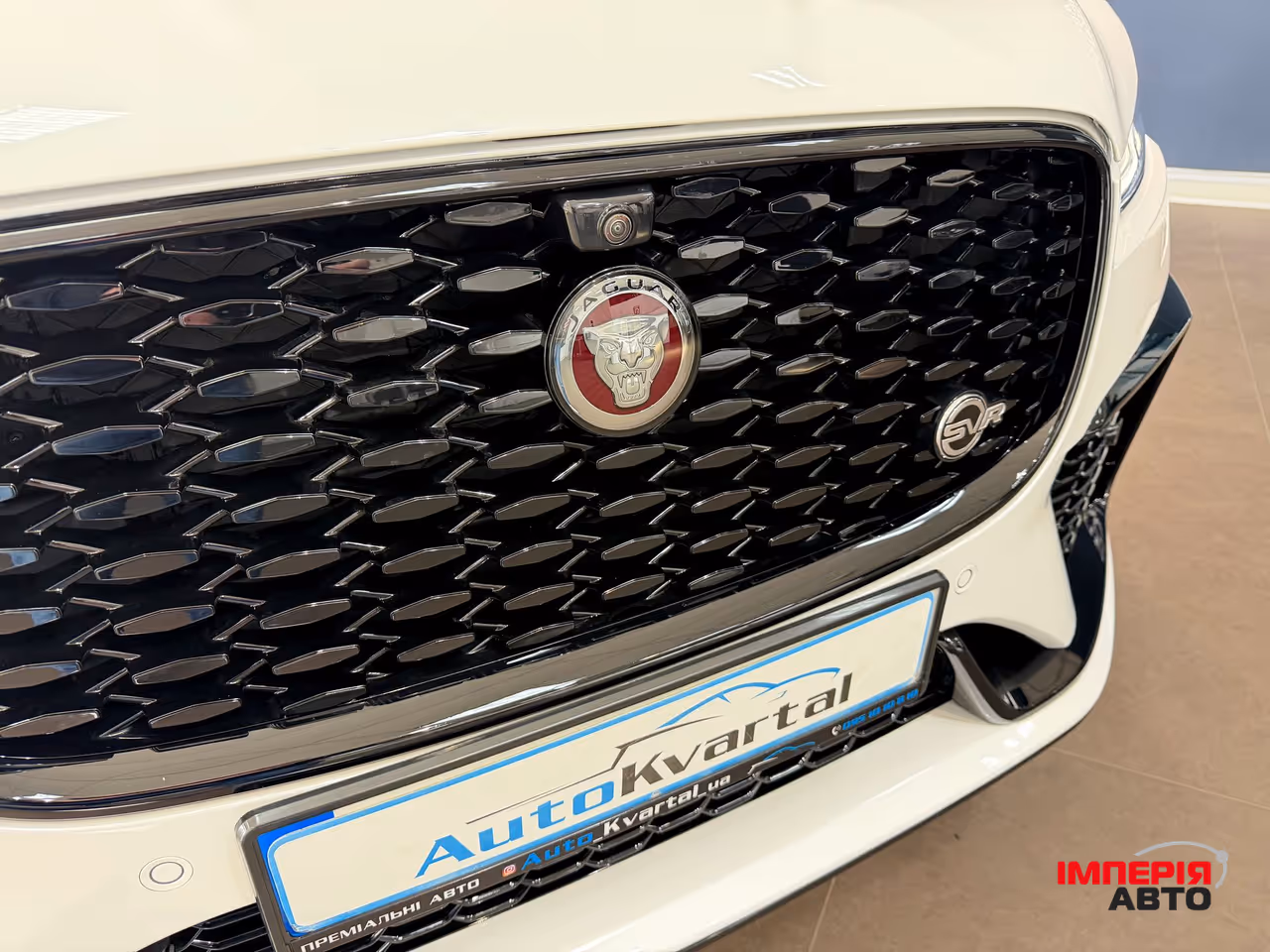 Jaguar F-Pace - фото 12