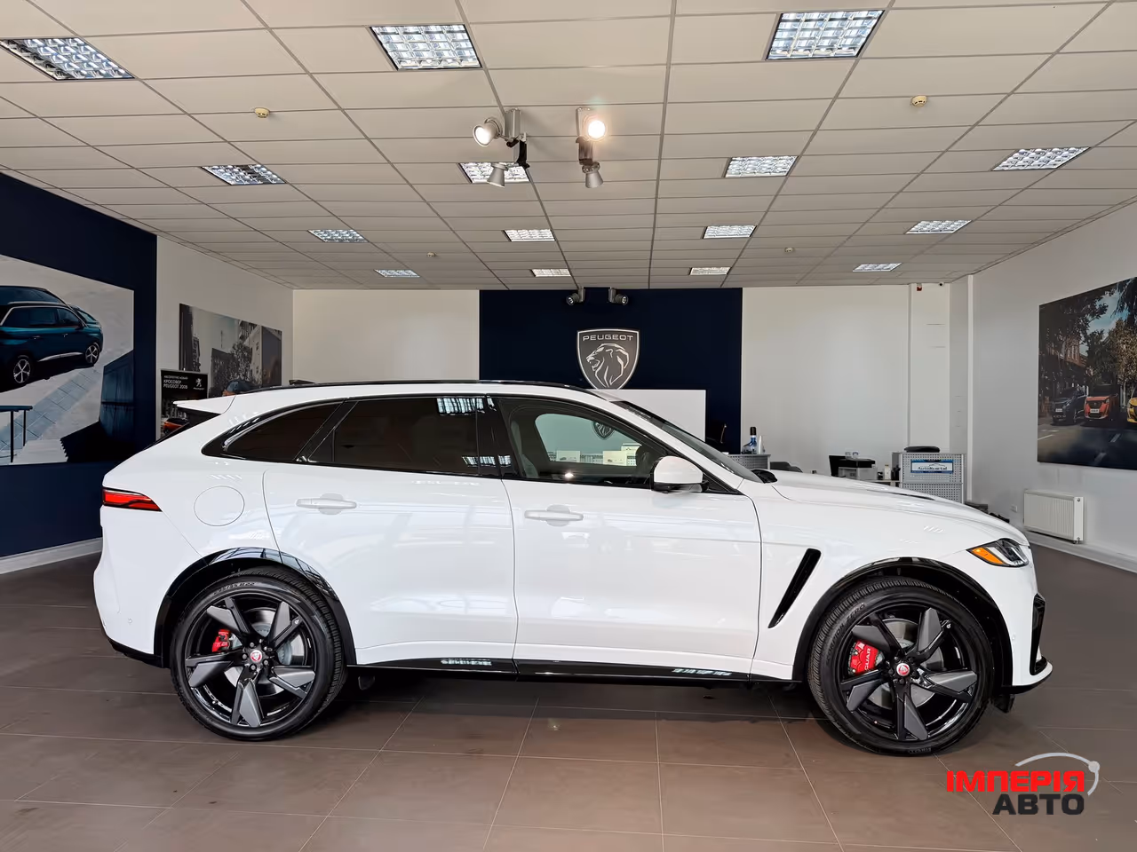 Jaguar F-Pace - фото 9