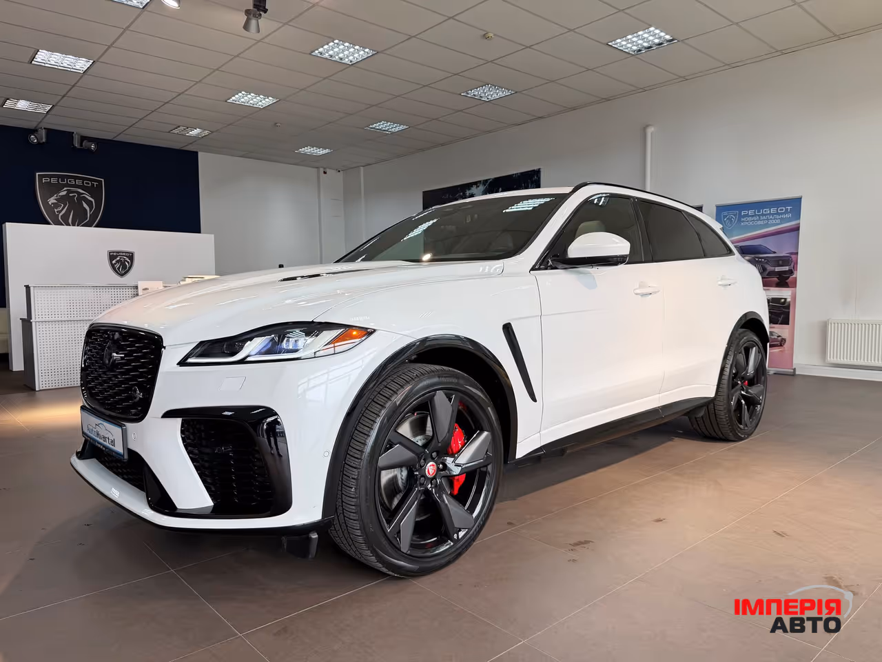 Jaguar F-Pace - фото 13