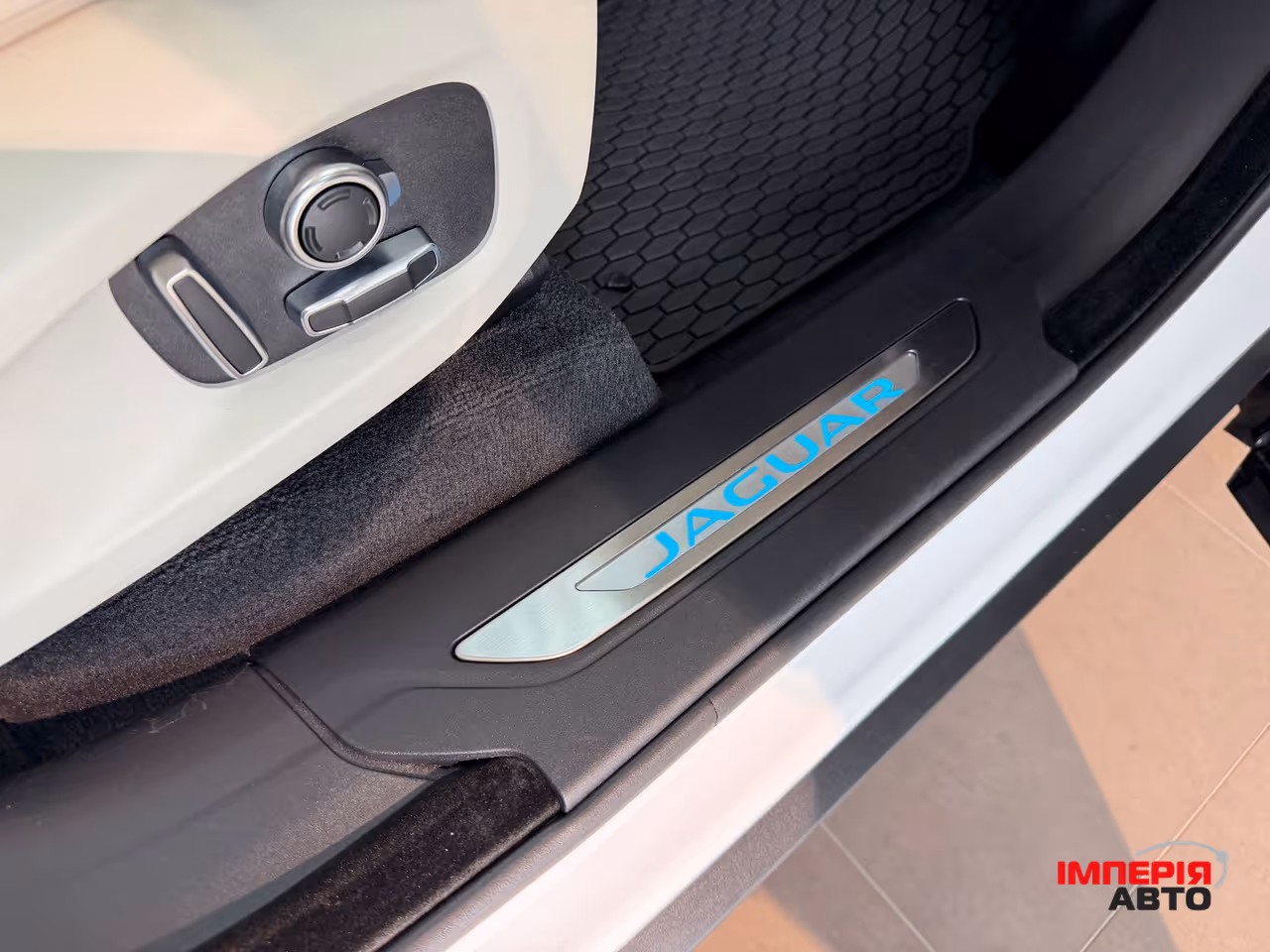 Jaguar F-Pace - фото 40