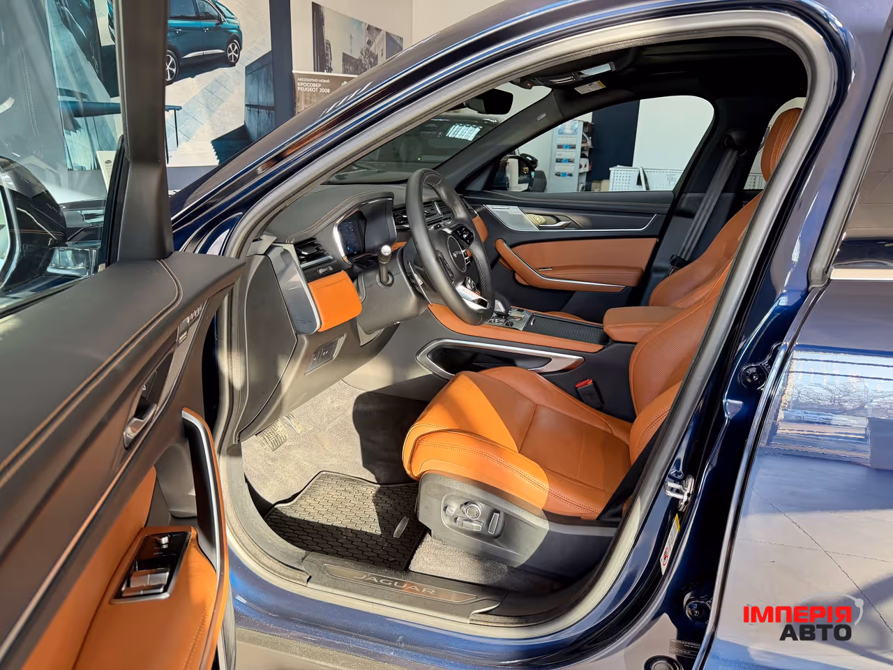 Jaguar F-Pace - фото 11