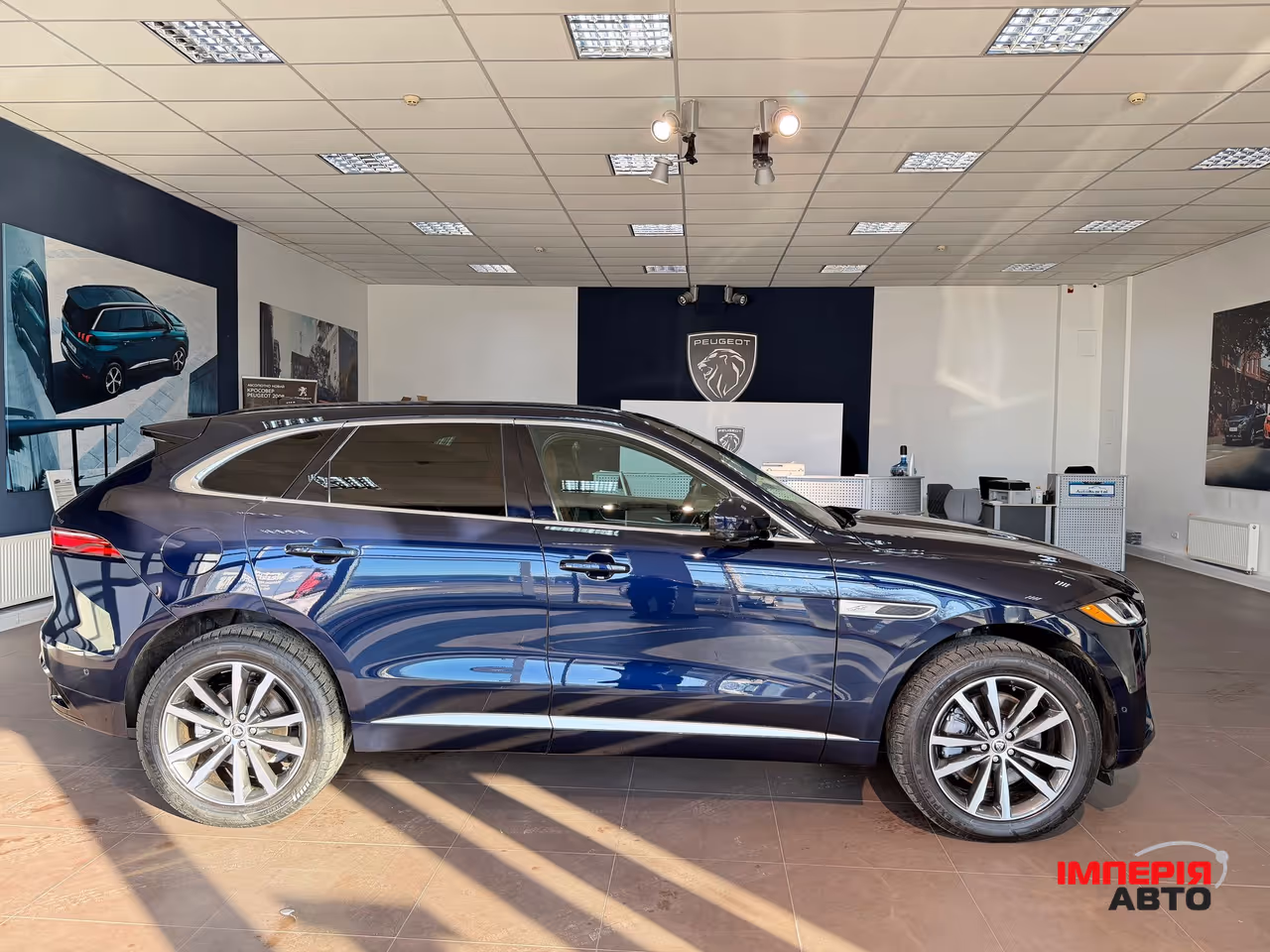 Jaguar F-Pace - фото 8