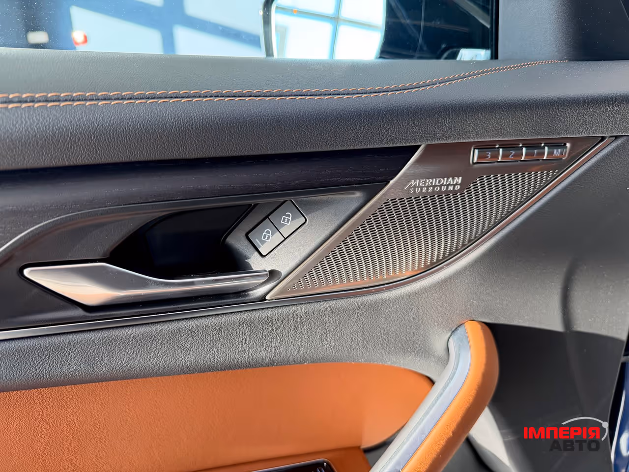 Jaguar F-Pace - фото 13