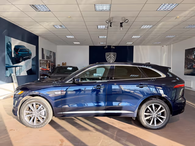 Jaguar F-Pace - фото 5