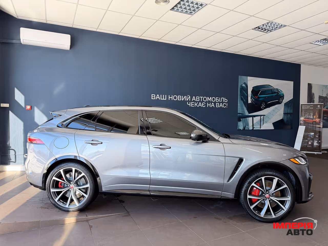 Jaguar F-Pace - фото 11