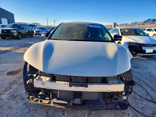 Kia EV6 - фото 2