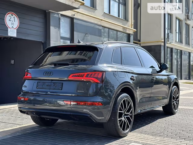 Audi Q5 - фото 4