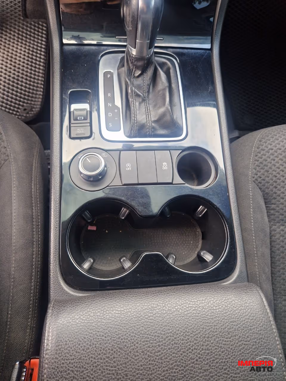 Volkswagen Touareg - фото 16