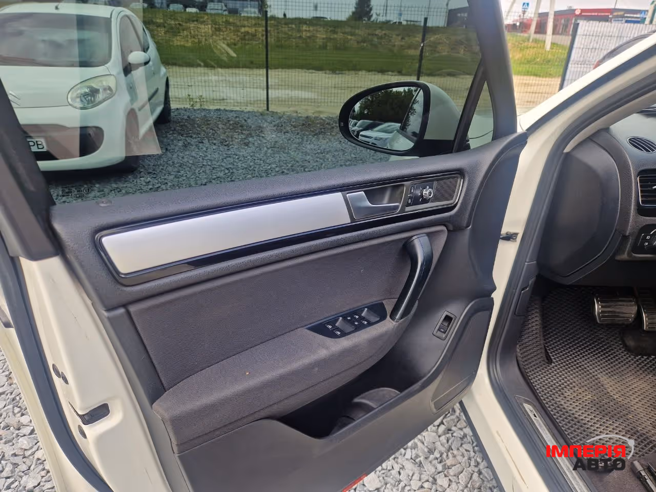 Volkswagen Touareg - фото 11