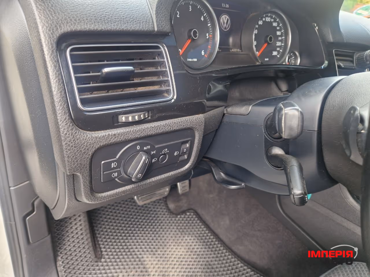 Volkswagen Touareg - фото 12