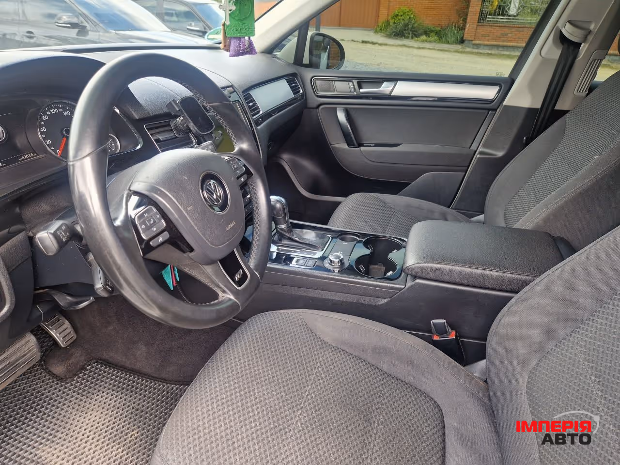 Volkswagen Touareg - фото 13