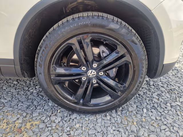 Volkswagen Touareg - фото 5