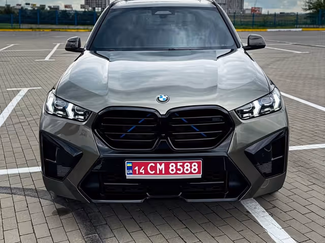 BMW X5 - фото 1