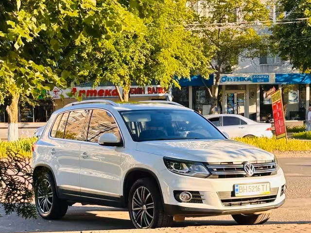 Volkswagen Tiguan - фото 1