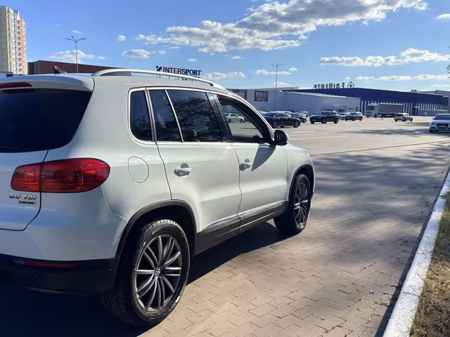 Volkswagen Tiguan - фото 5