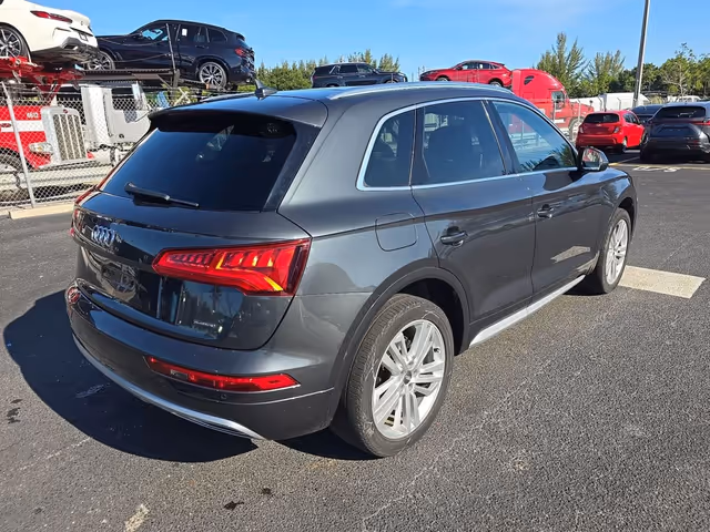 Audi Q5 - фото 5
