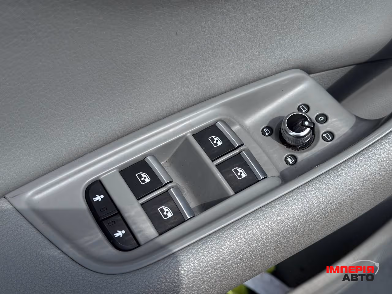 Audi Q7 - фото 32