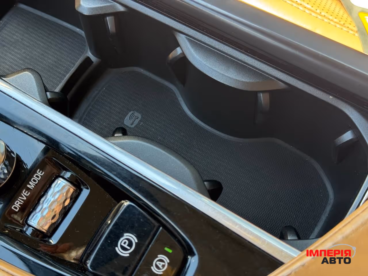 Volvo XC90 - фото 12