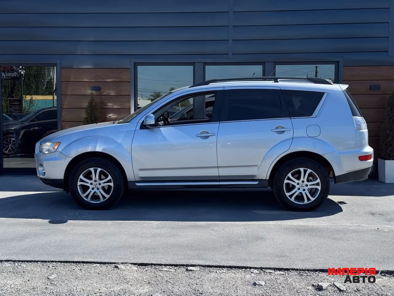 Mitsubishi Outlander - фото 11