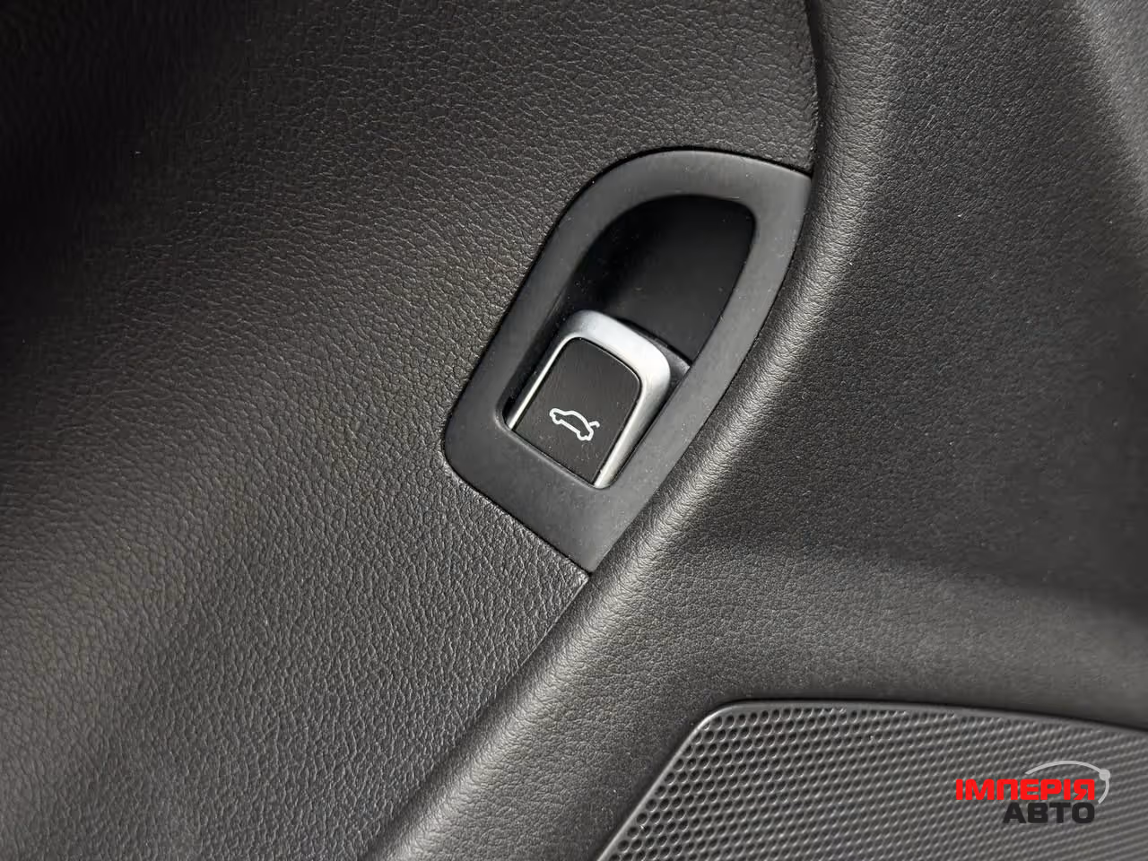 Audi A4 - фото 19